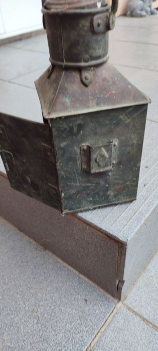 Фонар   старий .