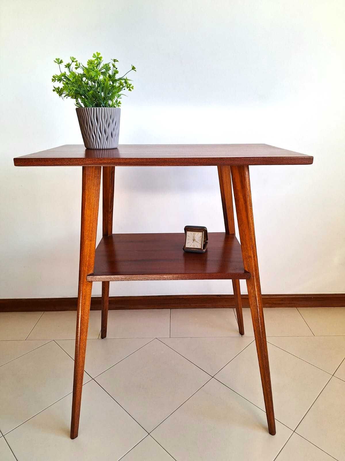 Mesa de apoio / TV / Lateral, vintage 60s. Side table / TV 60s