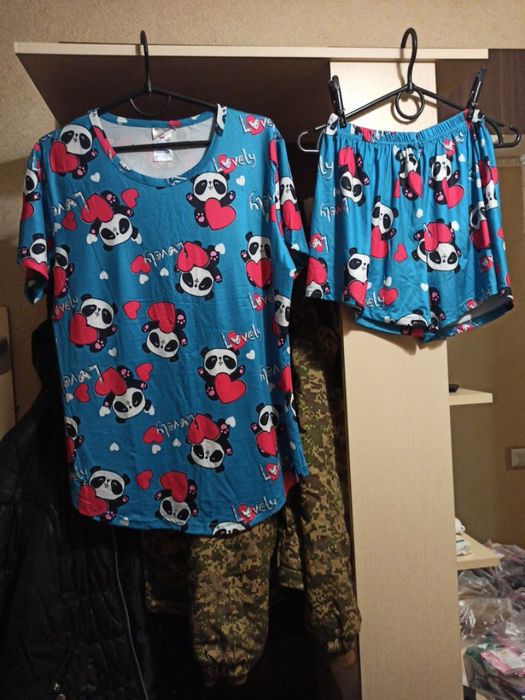 Новий комплект розмір М-Л, не б. У але бірка відсутня є олх доставка у