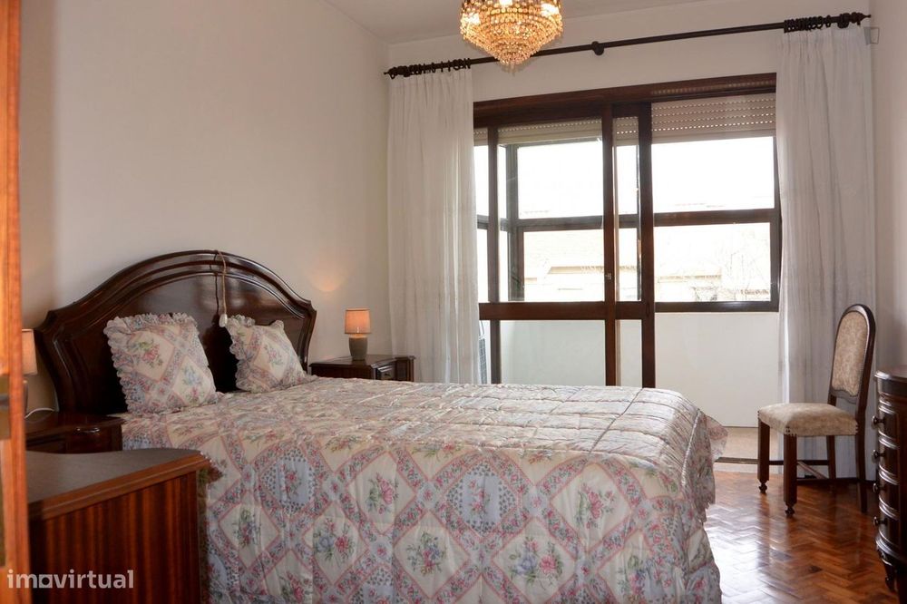 245756 - Quarto com cama de casal em...