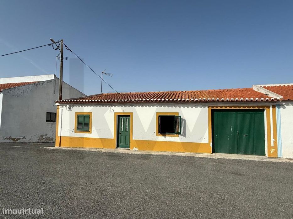 Moradia Alentejana com Vistas, Terreno e Muito Potencial – Odivelas