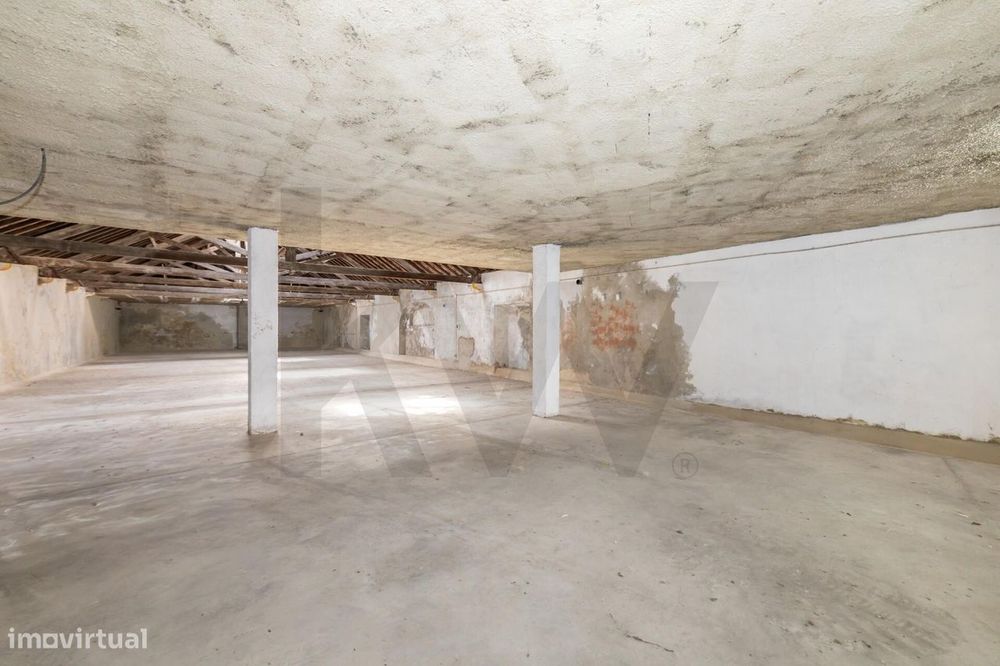 Armazém no centro do Montijo com 428m2.