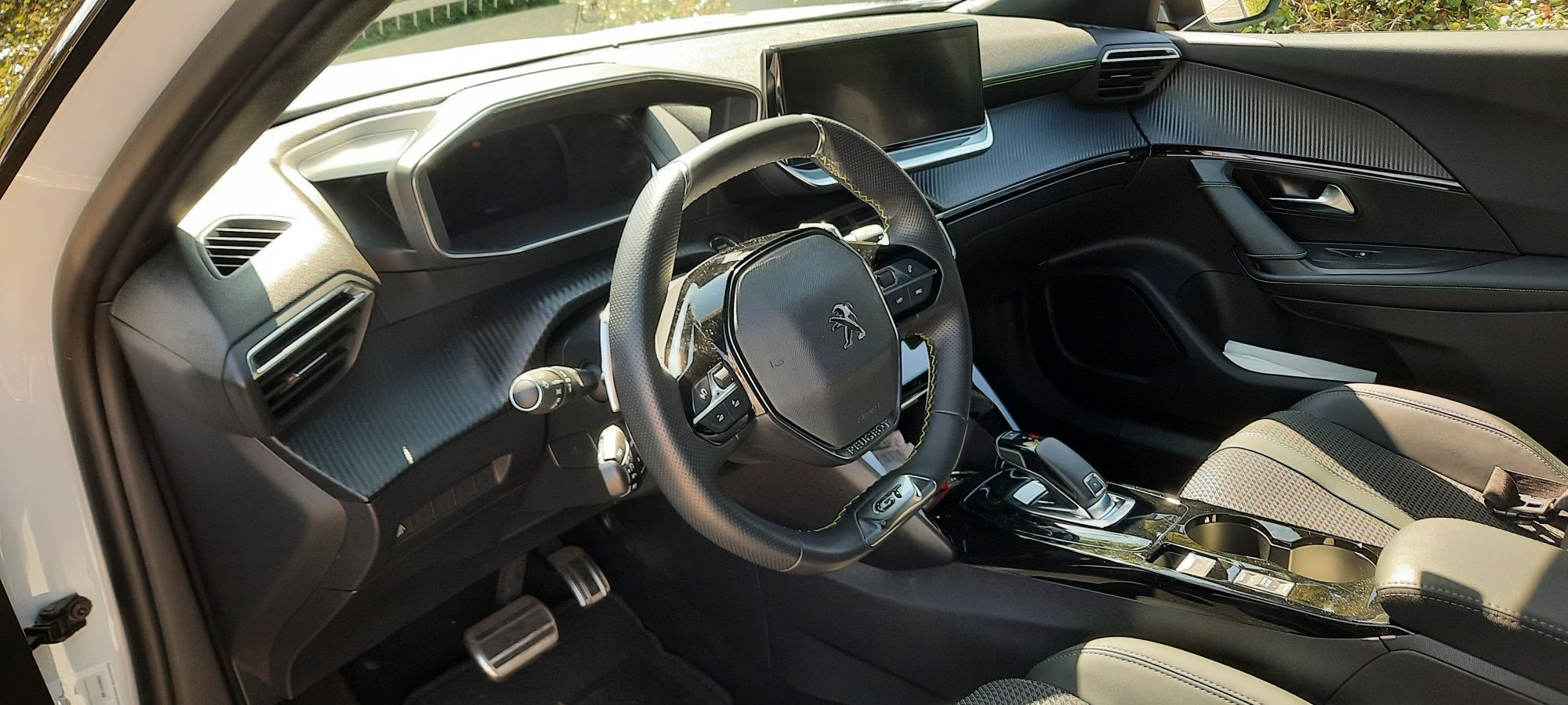 Vendo Peugeot 2008 GT do ano 2022, com 10.900 klms.