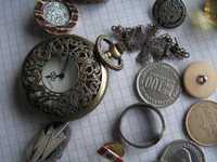 Pudełko z bizuterią, monetami, zegarkami