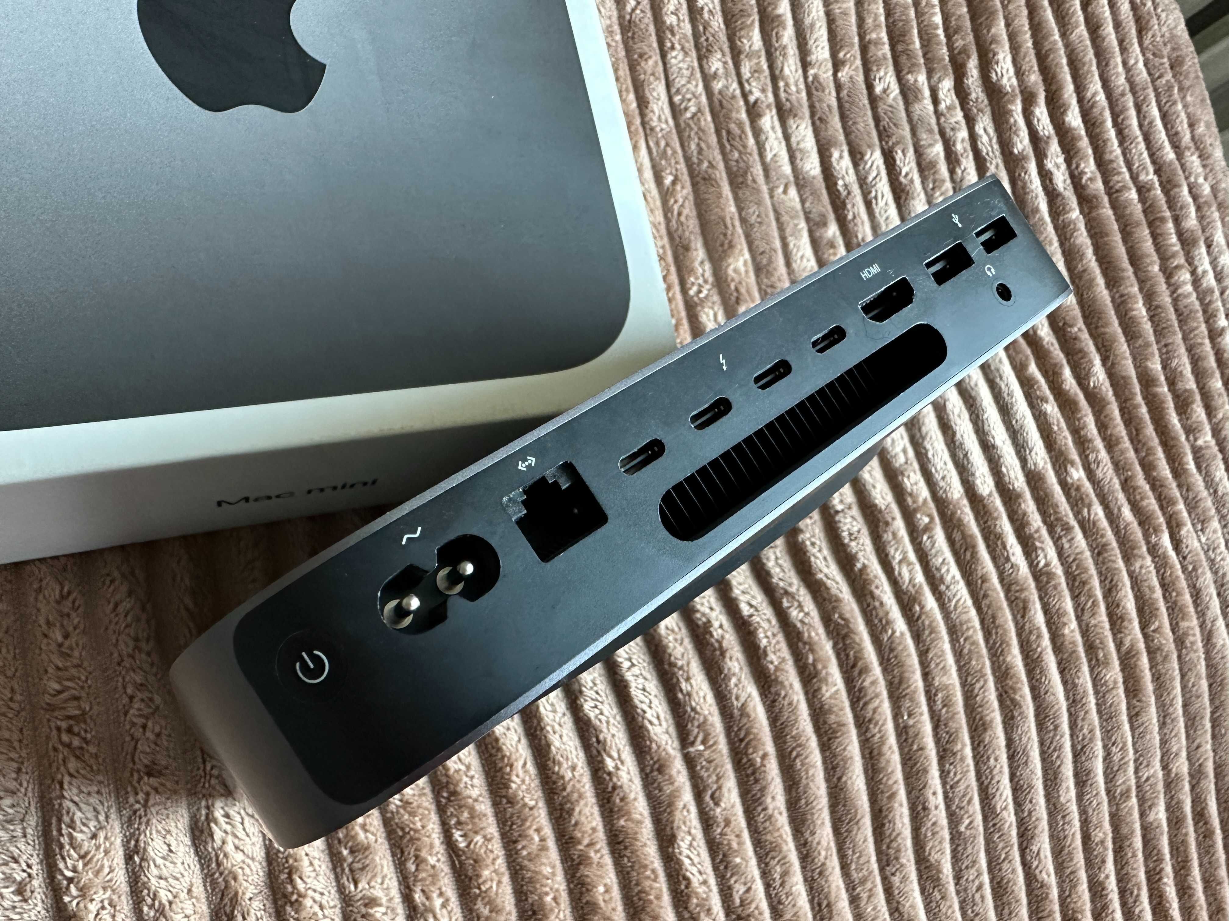 Mac mini 2018 Model A1993 + klawiatura A1314