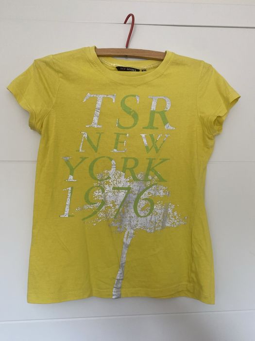 Żółty t-shirt ze srebrnym nadrukiem Top Secret