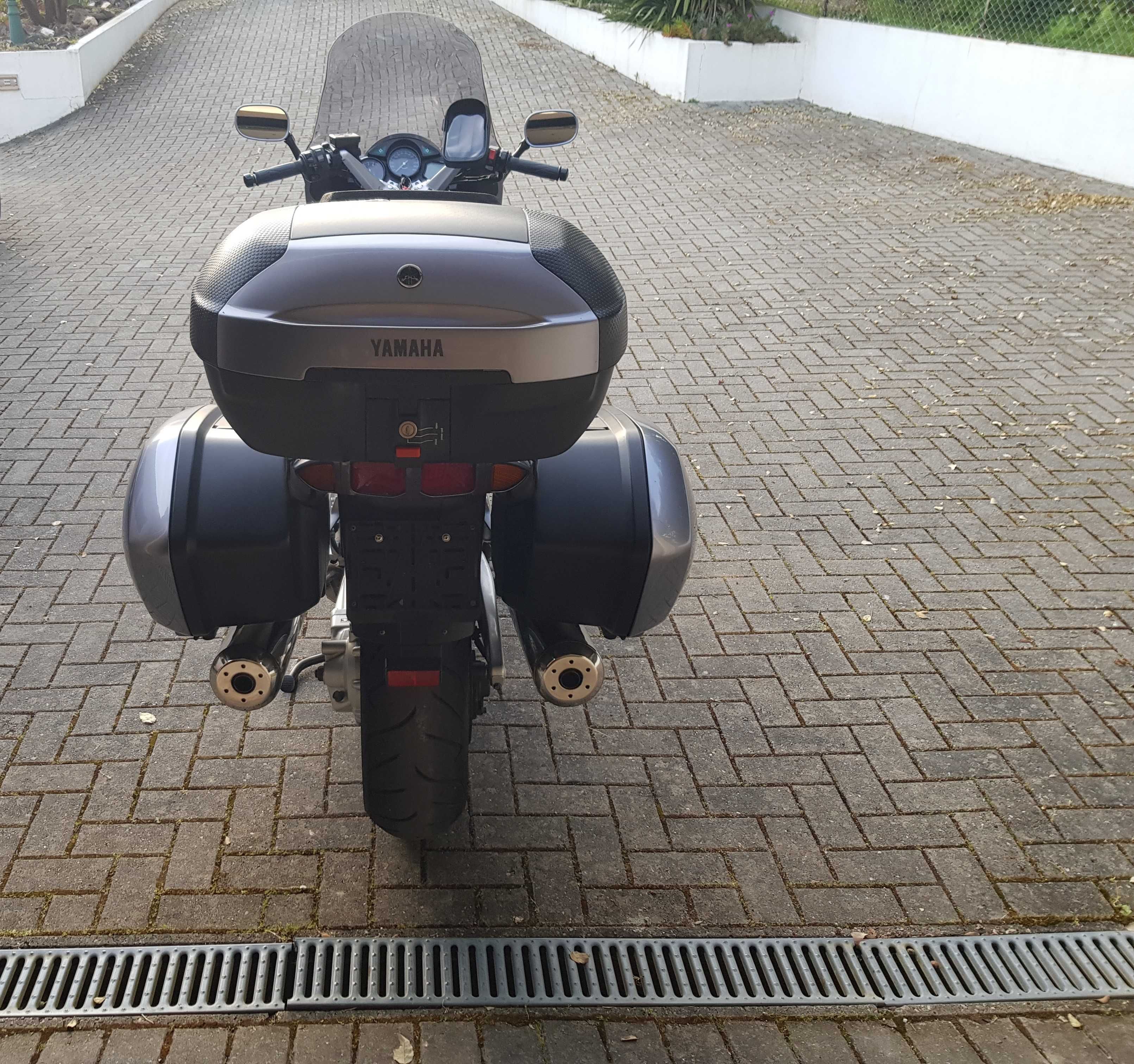 Yamaha FJR 1300 com 48000km