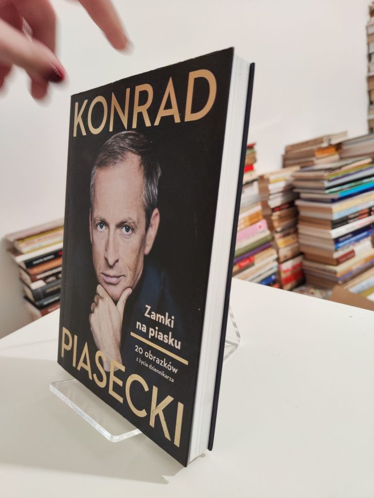 Zamki na piasku - Konrad Piasecki .