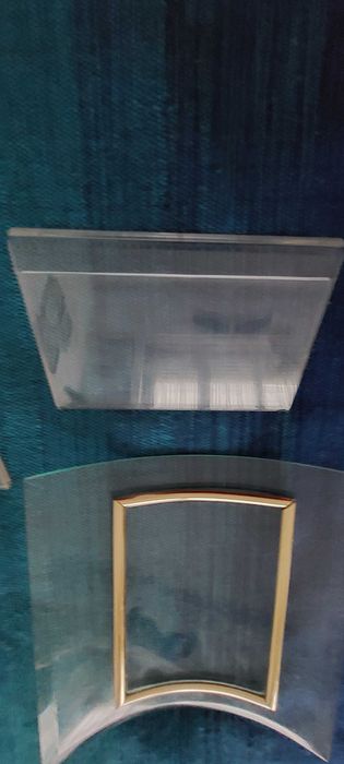 Molduras : vidro e plástico transparente