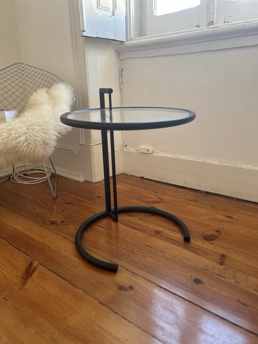 Mesa de apoio de vidro e aço ajustavel Eileen Gray