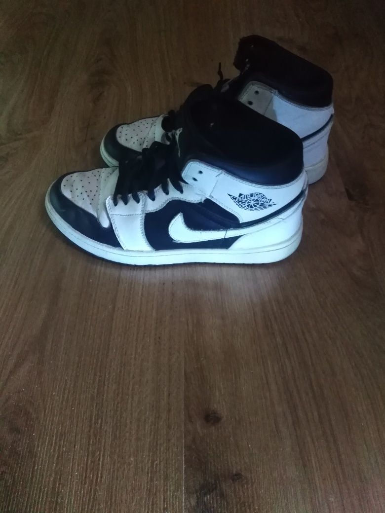 Кросівки  nike jordan шкіряні