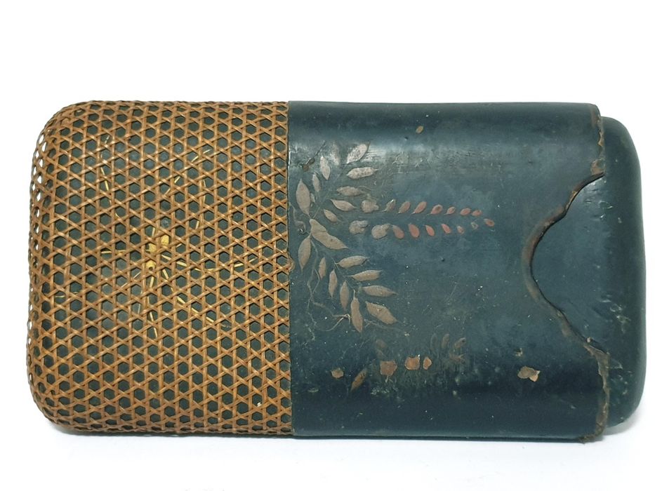 Antiga cigarreira asiática em charão pintado à mão
