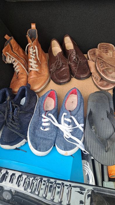 Calçado à venda, aproveitem