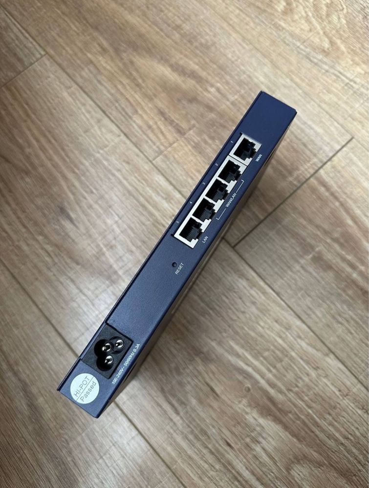 Маршрутизатор TP-LINK TL-R470T+
