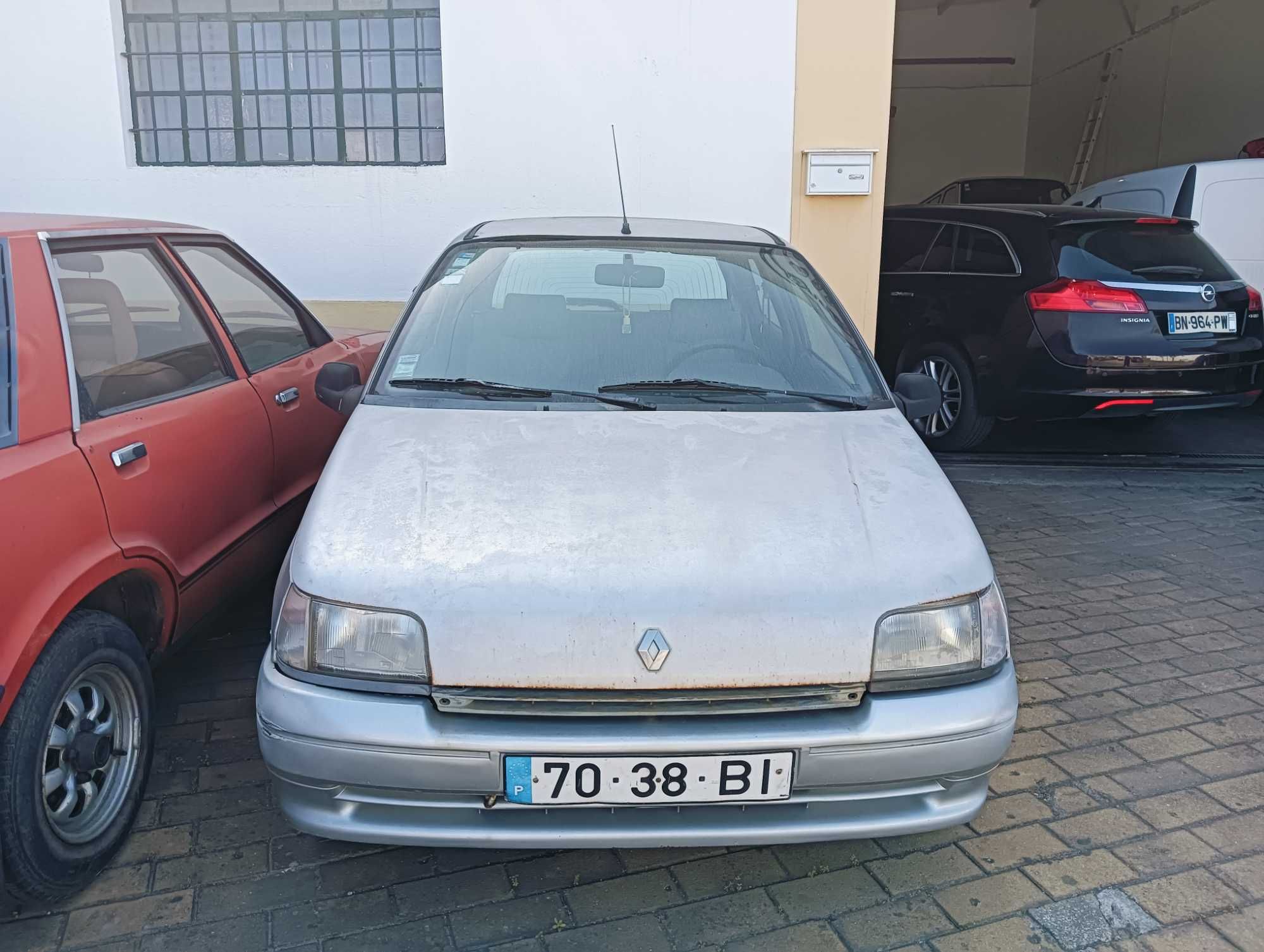 Renault Clio 1200 a gasolina em bom estado