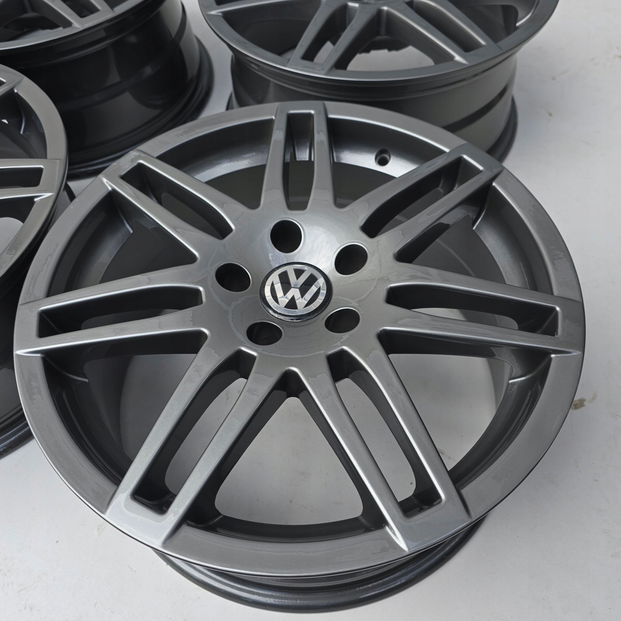 VW Passat B7 B8 cc Tiguan i ii Arteon Sharan 17'' ET35 5x112 4X