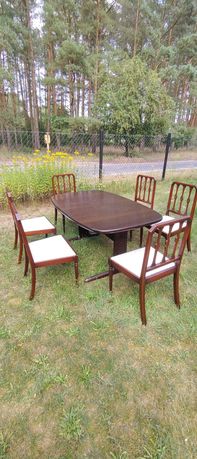 Stół drewniany i 6 pięknych krzeseł