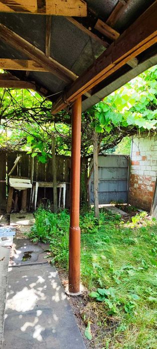 Дача біля лісу з великим дворищем та ділянкою 60 сот