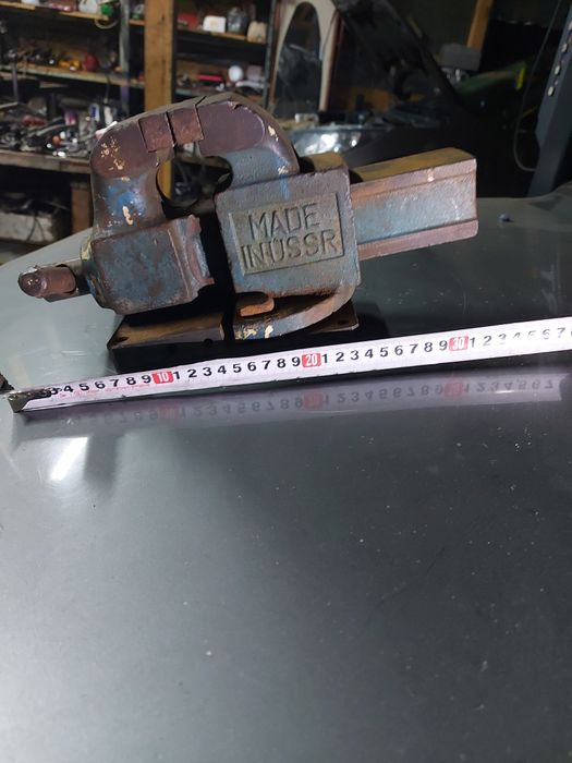 Тиски слесарные средние СССР