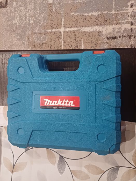 Шуроповерт makitta.