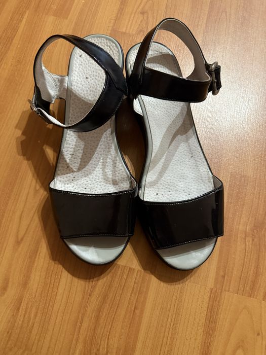 Вживані босоніжки