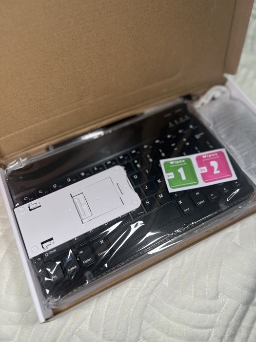 Планшет Teclast m50 із клавіатурою мишкою та пенсіл і навушниками