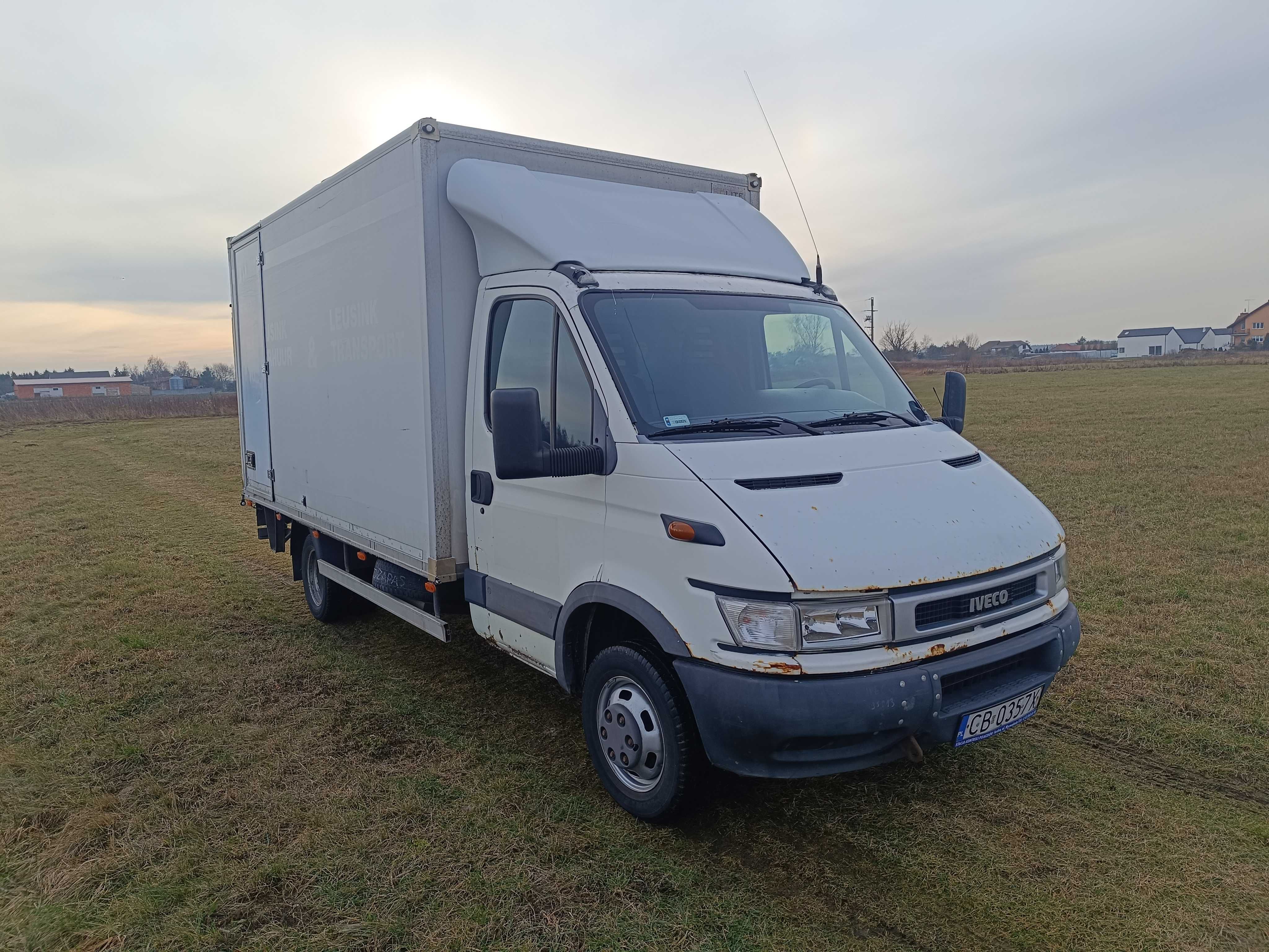 IVECO DAILY kontener z windą