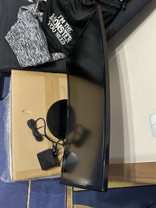 Монітор LED Samsung вигнутий C24F390FHI