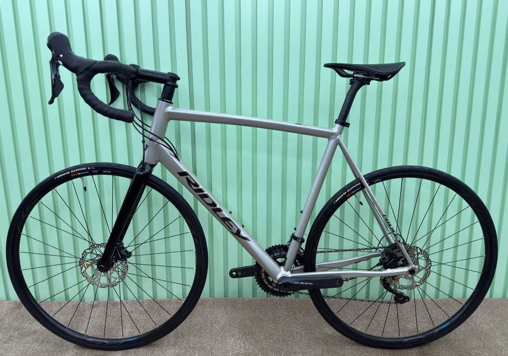 Стан нового Шосейний велосипед L Ridley Fenix SLA 2024рік shimano 105