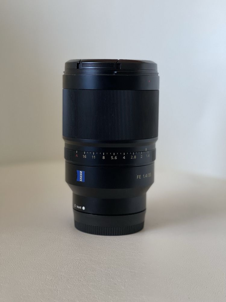 Zeiss distagon 35mm f/1.4 ( sony )