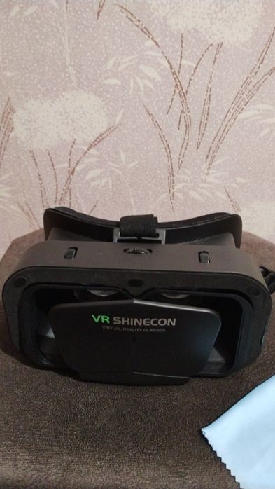 Окуляри 3D віртуальної реальності.