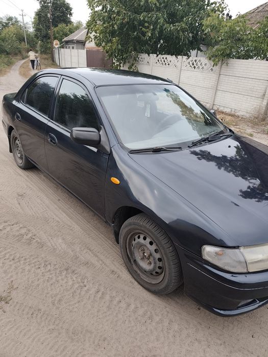 Mazda 323 1998 год