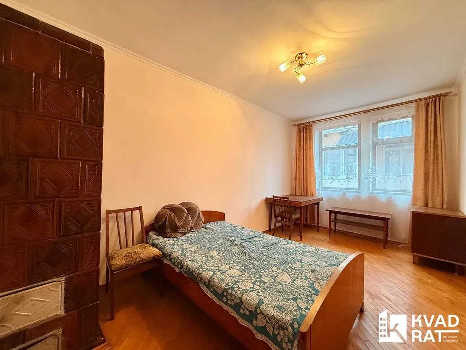 Особняк з гаражем біля ТЦ Арсен та Епіцентру