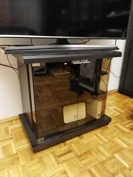 Szafka RTV na kolkach