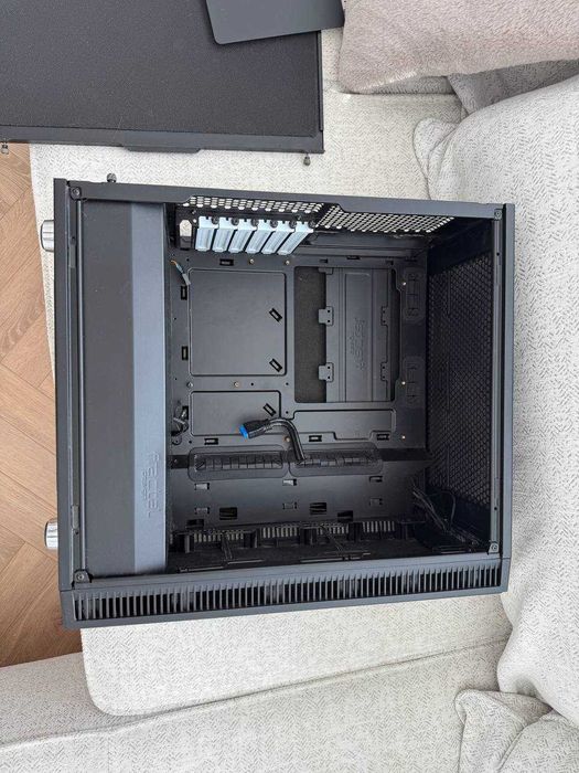Корпус Fractal Design Define C - безшумний