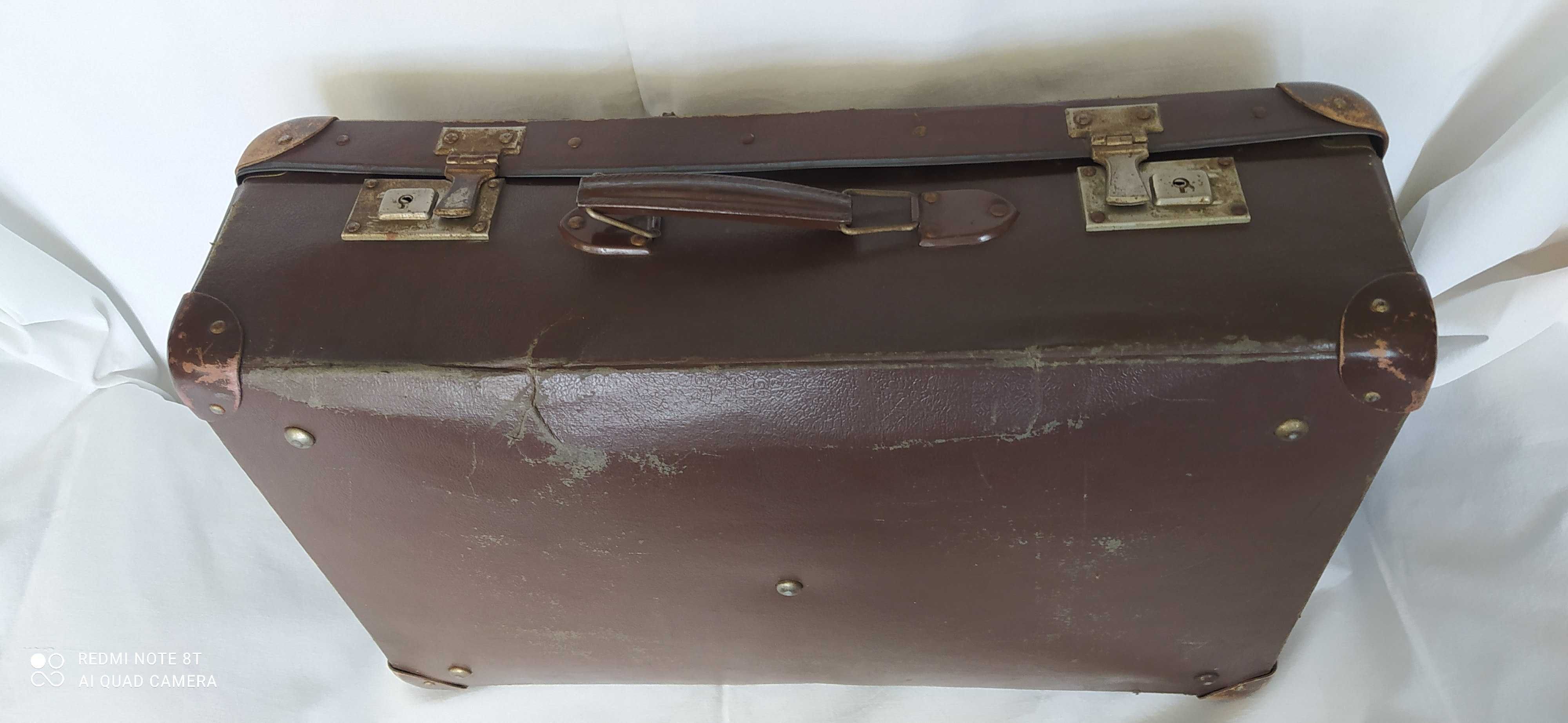 Stara zabytkowa tekturowa walizka 60x37x17cm z PRLu.