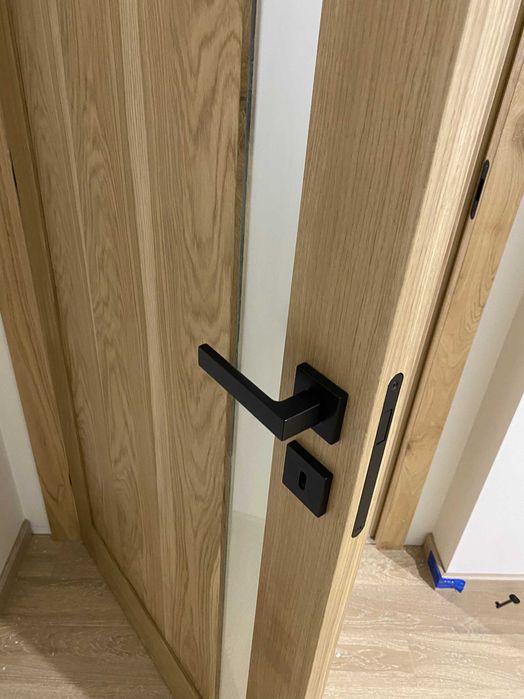 Drzwi drewniane bezprzylgowe dębowe szyba - transport + montaż c