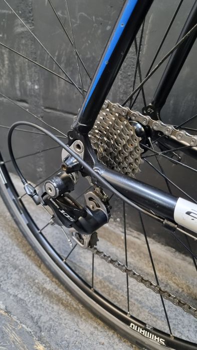 Rower szosowy Adore Morzine Shimano 105 Aluminium 59 cm Urban Bikes