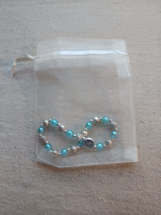 Piękny Różaniec Maryjny, błękitny, róże, cudowny medalik