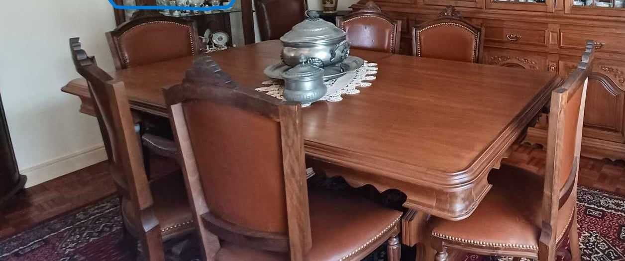 Mesa e móvel de sala de Jantar