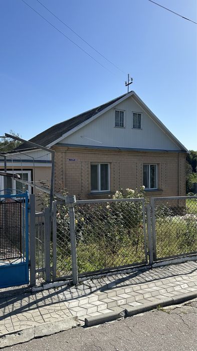 Продам два цегляних будинки біля річки, Звягель