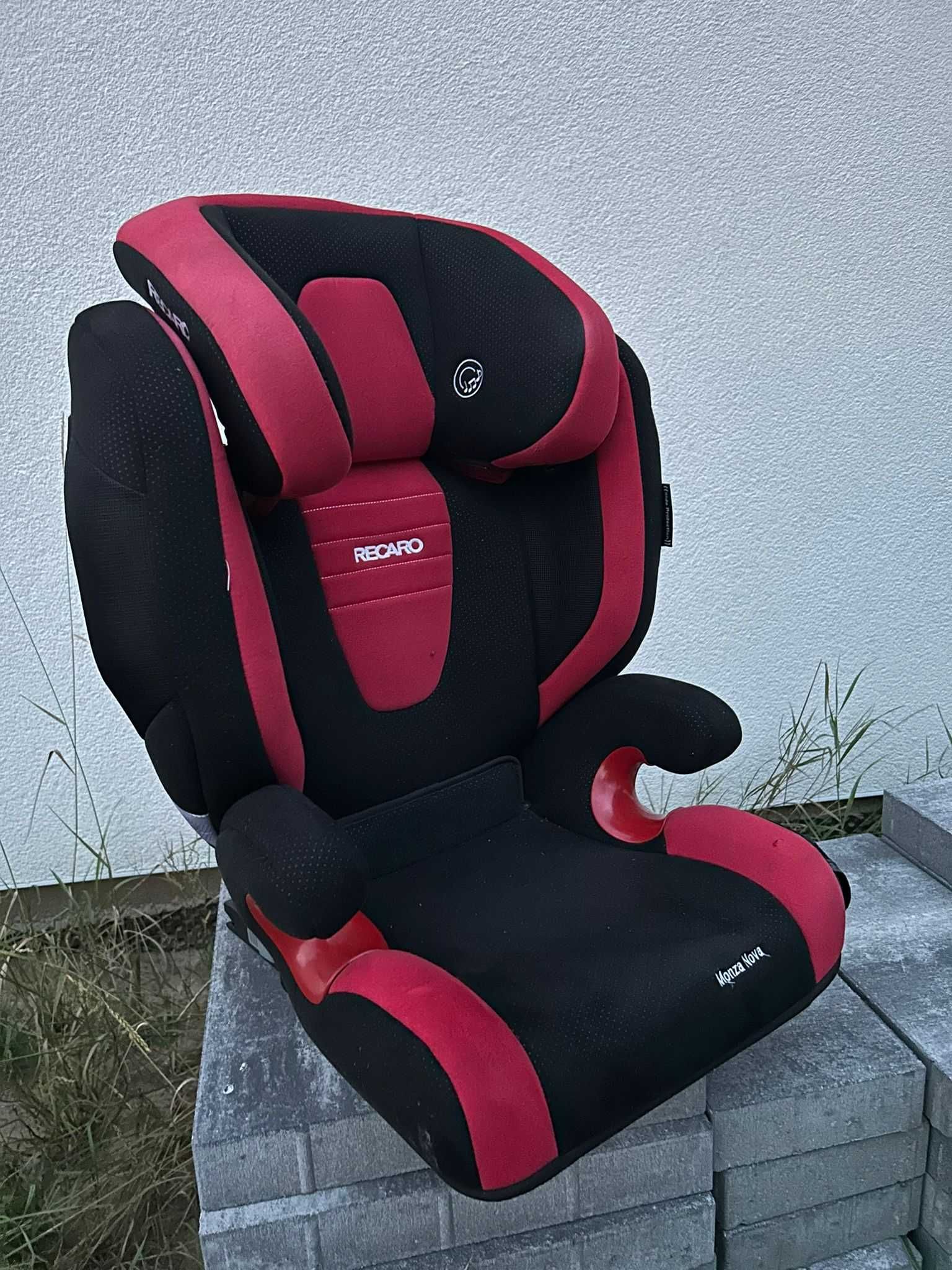 Fotelik samochodowy dobrze utrzymany