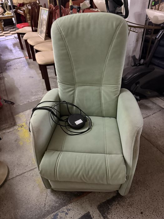 Fotel z funkcją relaksu z materiału hydrofobowego – DOWÓZ DO DOMU