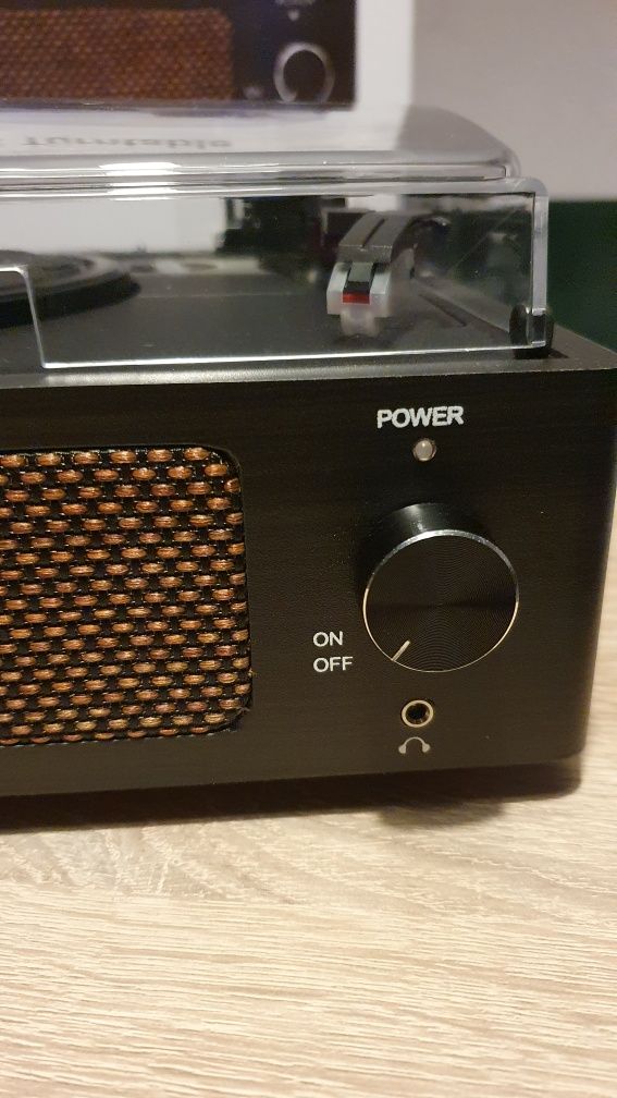 Gramofon, adapter, głośnik, retro