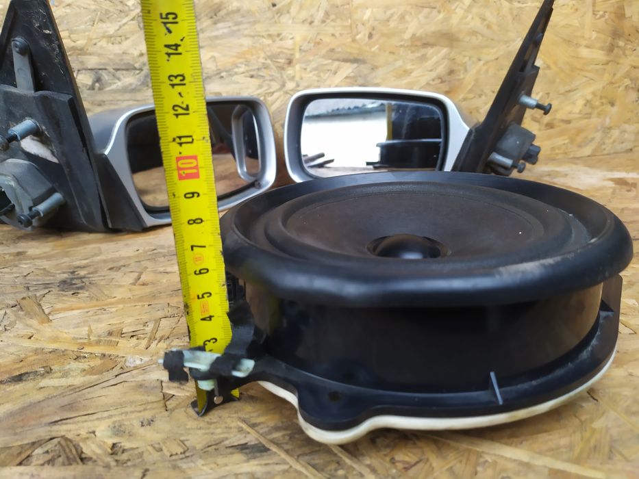 Динамік Audi перед зад