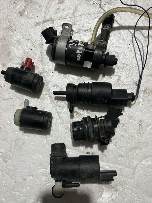 Lexus RX, Nissan 350Z, Mitsubishi Galant 9, Camry 30 насос омивача фар