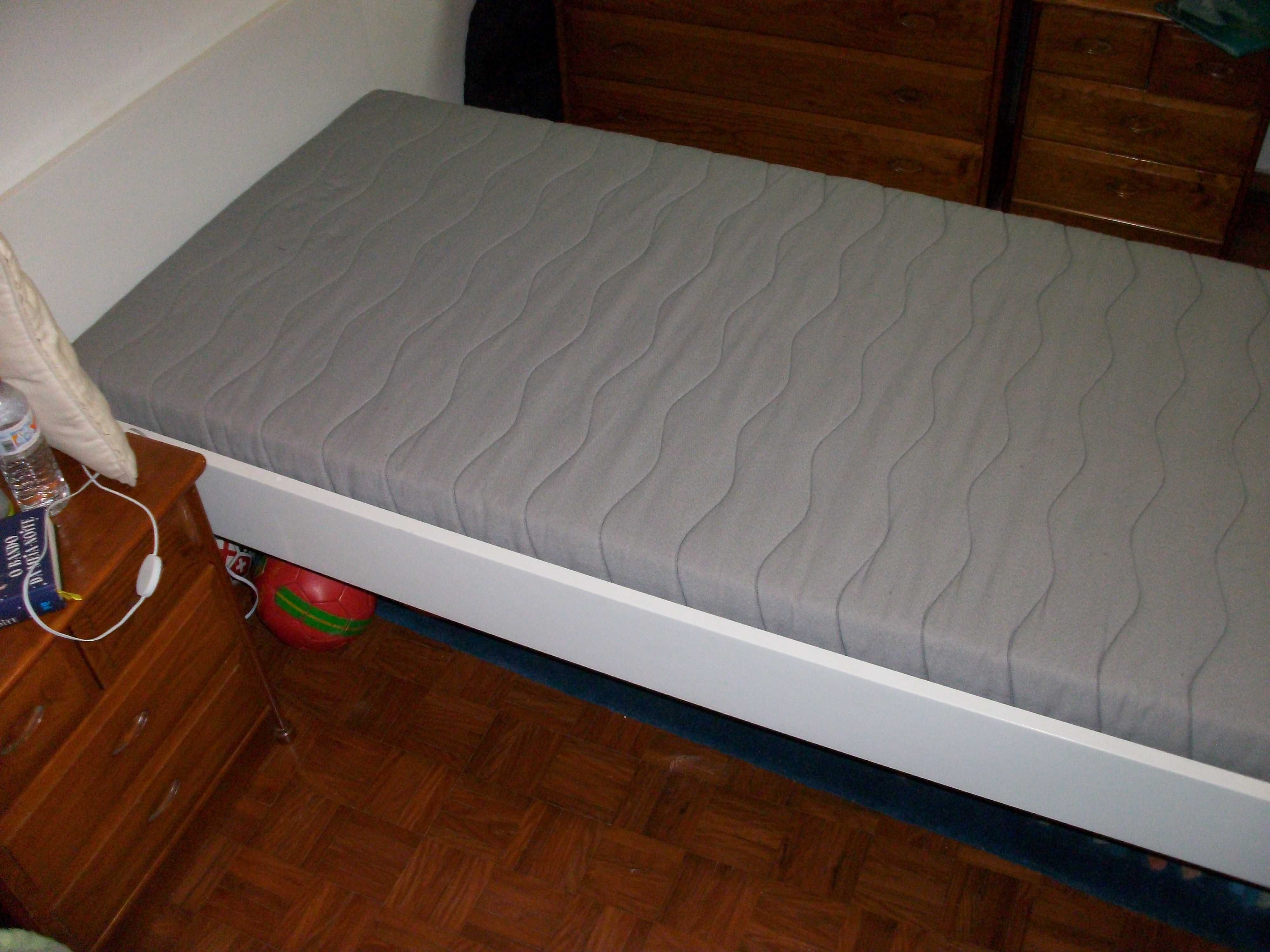 Cama Ikea Slakt + Colchão Sultan Ikea 200cm x 90cm