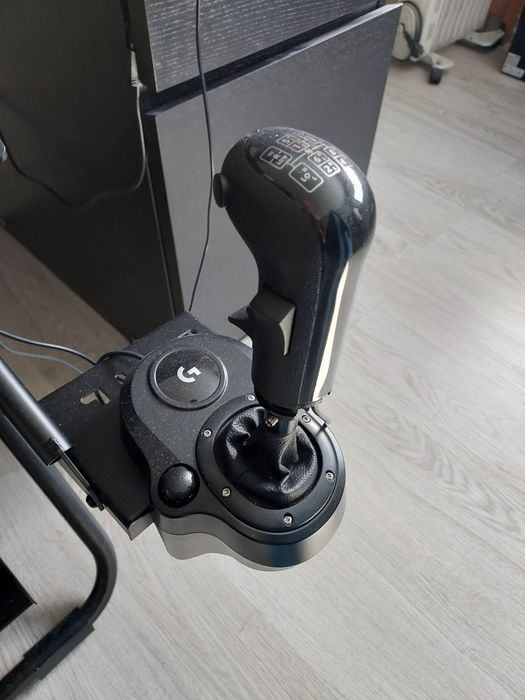 Logitech G923 (Xbox/PC) + shifter e suporte