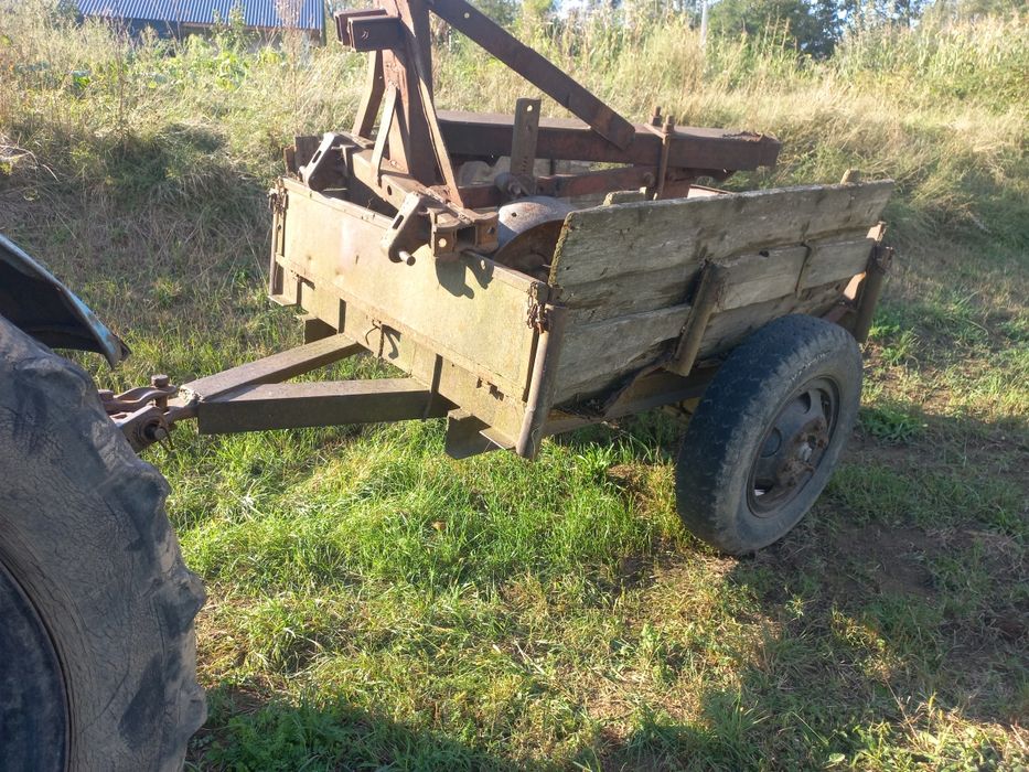 Трактор т-40 з причіпом та плуг 2-35