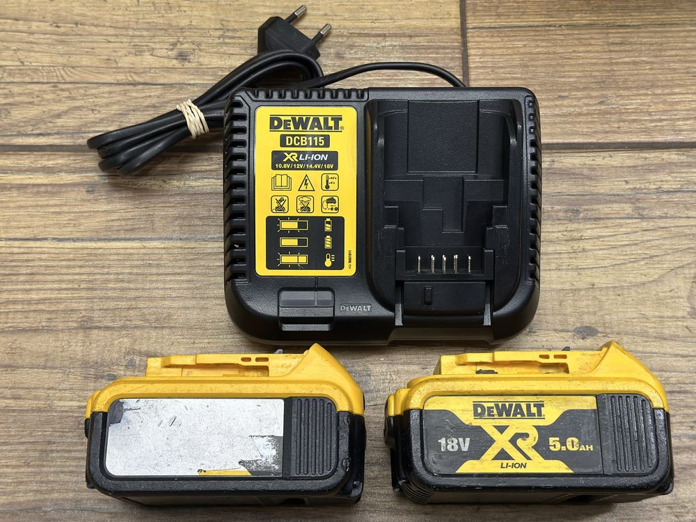 Zestaw | akumulatory 18V 2x 5AH z 2021r. / ładowarka DCB115 DeWalt